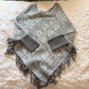 Democracy Grey and White Bohemian Patterned Poncho